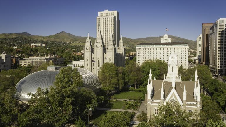 鸟瞰宏伟壮观的圣殿广场 鸟瞰宏伟壮观的圣殿广场