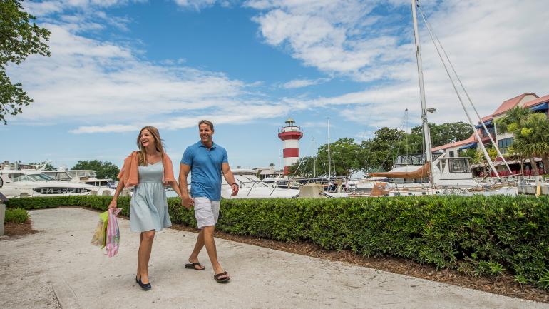 南卡罗来纳州希尔顿黑德岛海港镇灯塔附近的美景