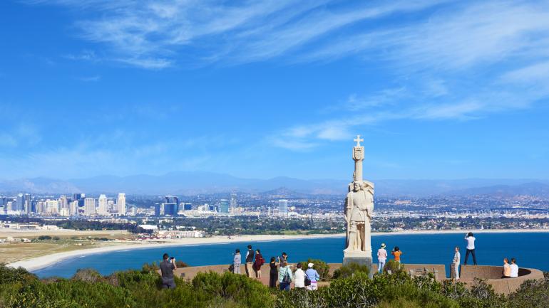 从卡布里洛国家纪念碑欣赏海岸线的壮丽美景