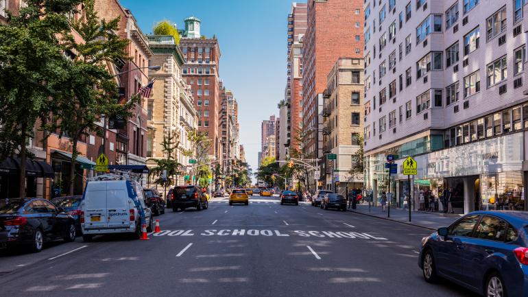 麦迪逊大道上的购物一条街 麦迪逊大道上的购物一条街