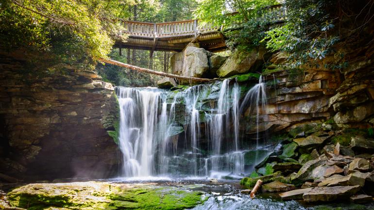 黑水瀑布的壮观美景