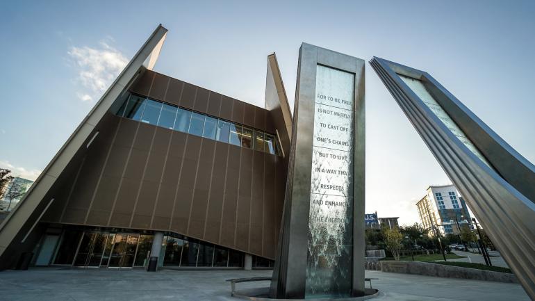 曼德拉的名言被篆刻在国家人权中心前的喷泉上