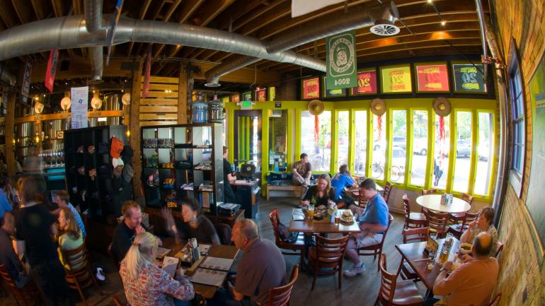 市中心的Squatters酒吧