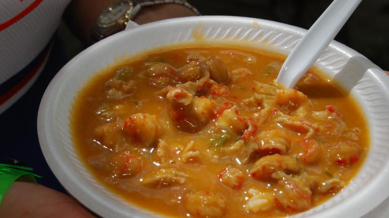 在新奥尔良食物狂欢节上你可以找到美味的小龙虾盖浇饭