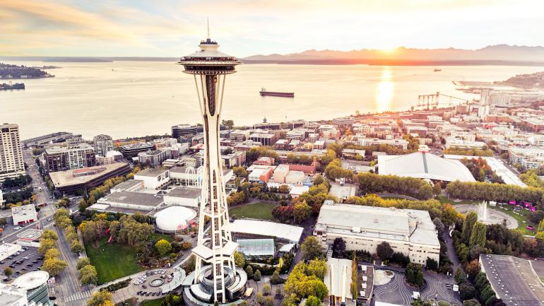 登上西雅图太空针塔，360度俯瞰西雅图全景