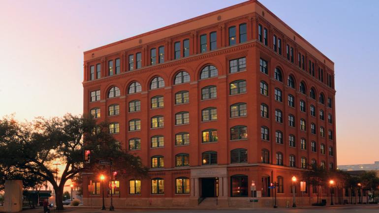 日落时分的六楼博物馆