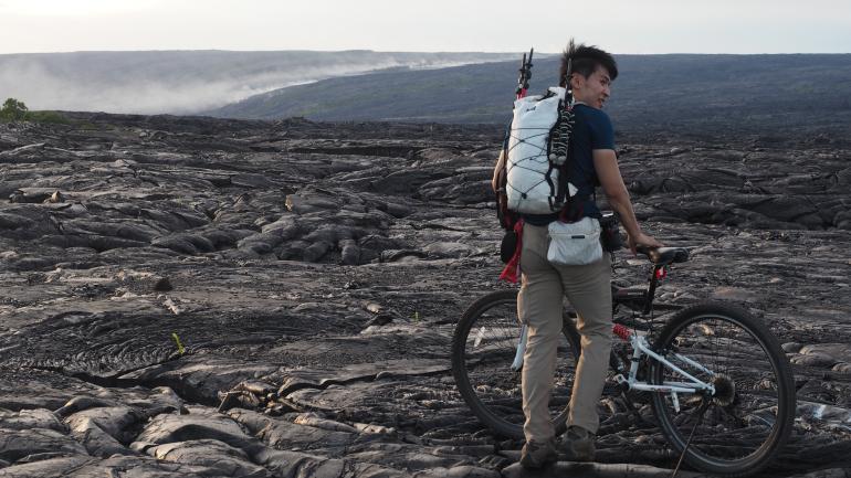 虽然一路都标着限速25英里,但那是给机动车看的。。。碎石路面下坡时务必减速慢行 虽然一路都标着限速25英里,但那是给机动车看的。。。碎石路面下坡时务必减速慢行