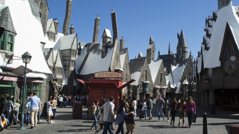 霍格莫德白雪皑皑的村落充满了意想不到的惊喜