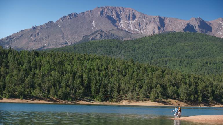 游览派克峰,落基山脉南部的最高峰 游览派克峰,落基山脉南部的最高峰