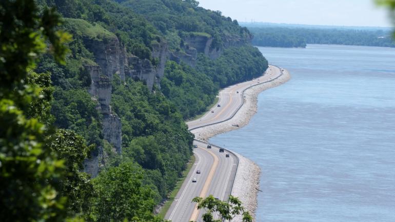 大河交汇风景道