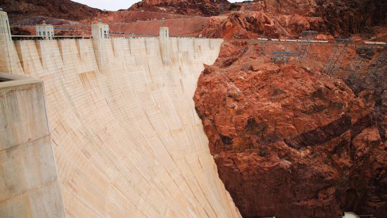 胡佛水坝是全美最大的蓄水池