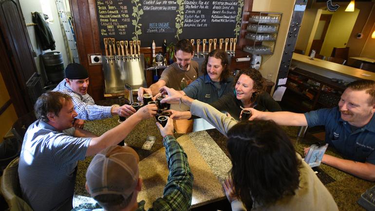 骑行到大学城和当地人一样来杯鲜酿啤酒