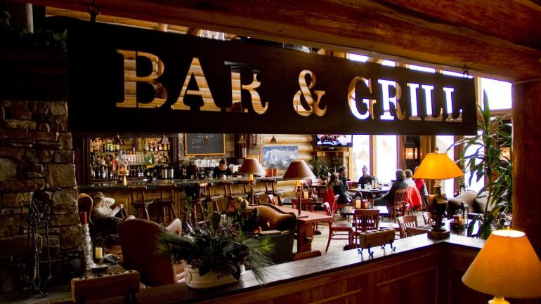 享有无敌山景的The Bar & Grill 享有无敌山景的The Bar & Grill