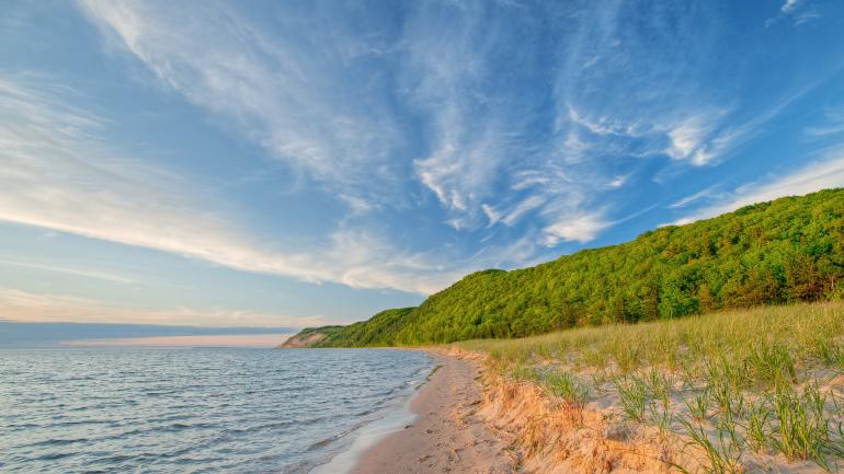 睡熊沙丘国家湖滨的日落