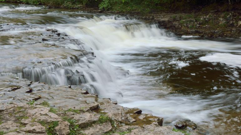 欧奎克瀑布的春天