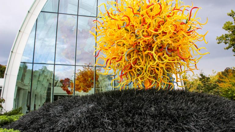 漂亮的玻璃建筑和花园交相呼应 漂亮的玻璃建筑和花园交相呼应