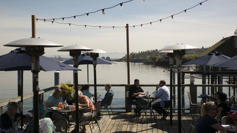 在杜克浓汤餐厅品尝新鲜海鲜