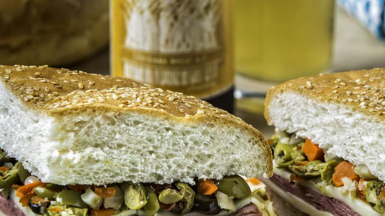 美味的木佛列塔三明治