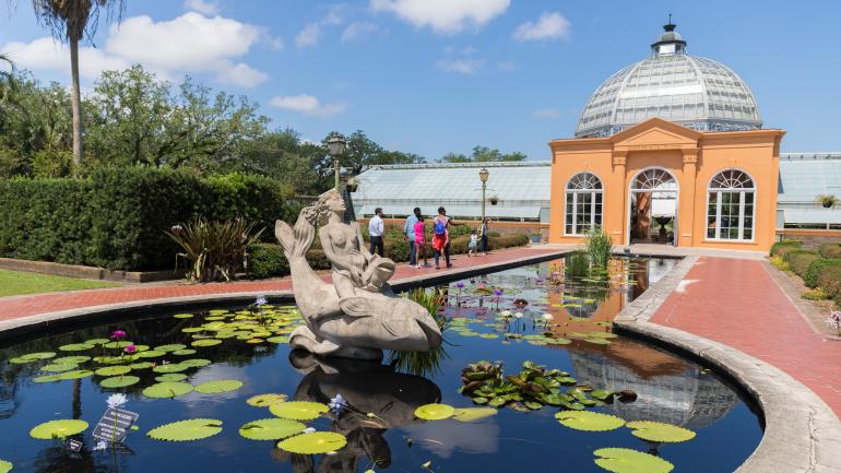 新奥尔良植物园的前门池塘