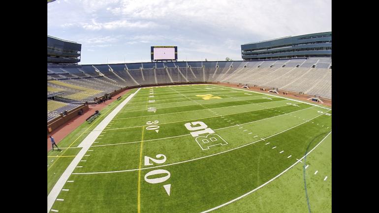 密歇根大学的大房子体育场