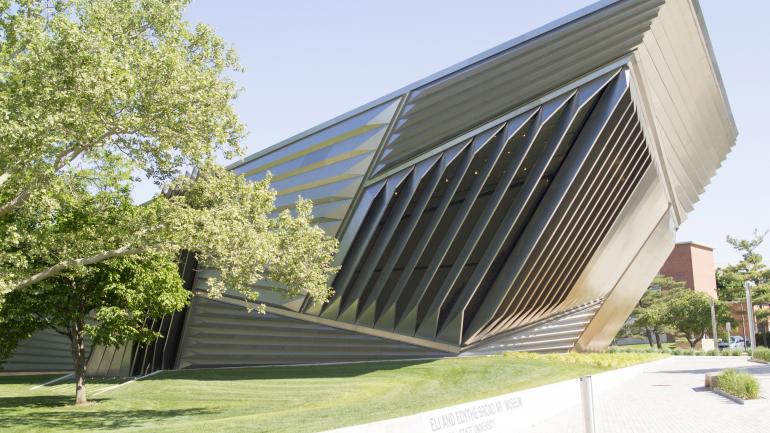 伊利和埃德斯广博艺术馆很有现代感