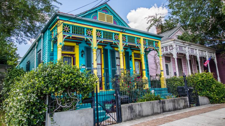 马里尼近郊色彩斑斓的小屋