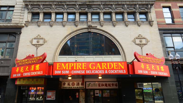  Emperor’s Garden餐厅提供点心和中餐