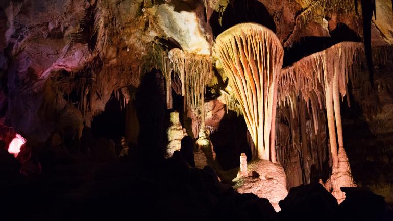 雷曼洞里的钟乳石 雷曼洞里的钟乳石