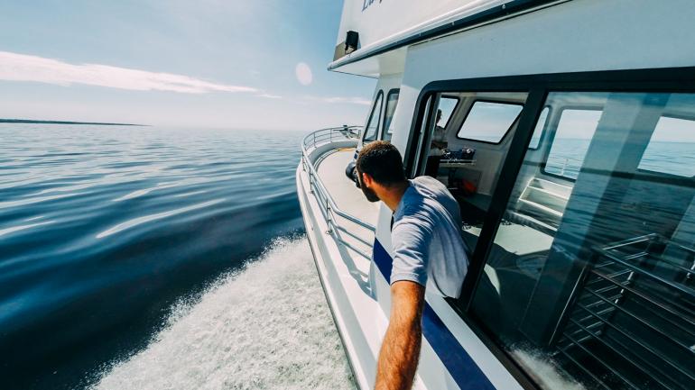尽情享受休伦湖上的好天气