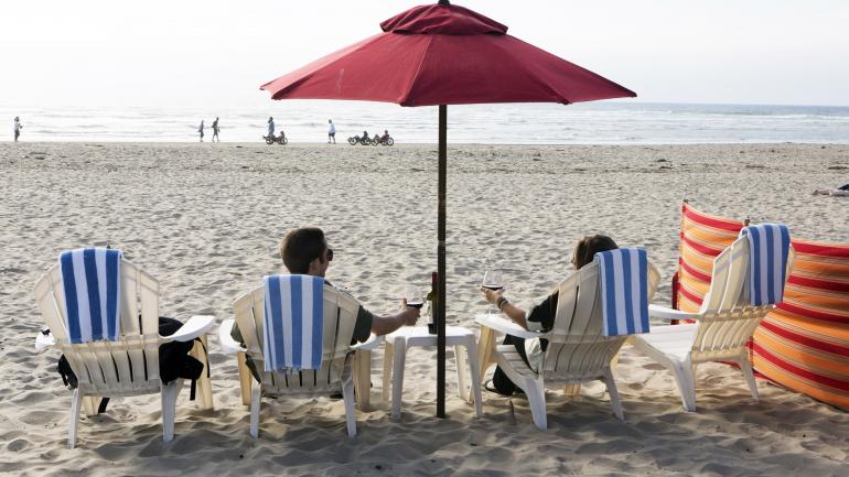 在佳能海滩尽情放松