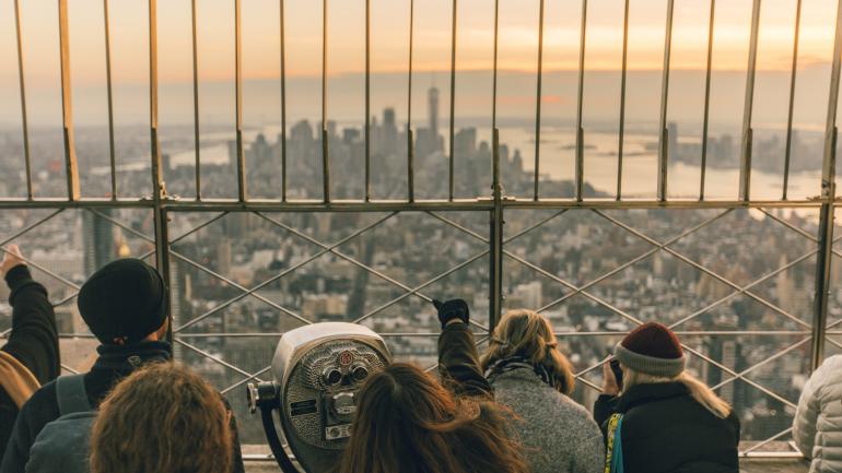 在帝国大厦观景台看黄昏中的曼哈顿