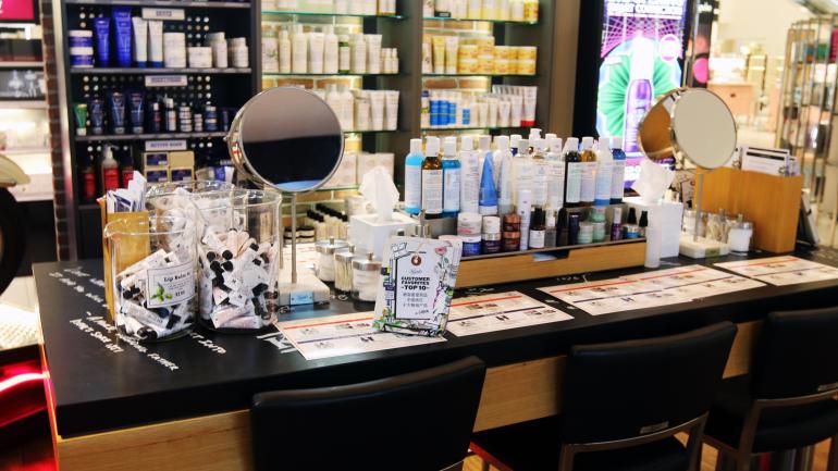 法拉盛梅西百货的美妆区域