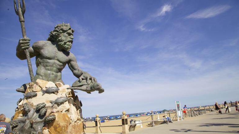 海神雕像十分夺目 海神雕像十分夺目