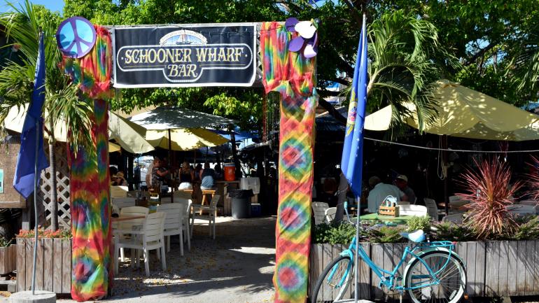 Schooner Wharf 酒吧是一个听现场音乐表演的好地方