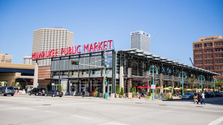 米切尔公共市场有很多好吃的餐厅