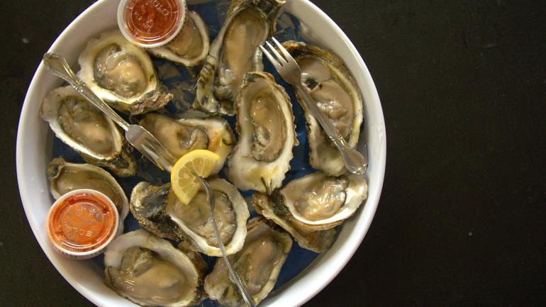 布德罗和锡伯香喷喷的考牡蛎