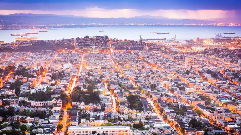 从诺伊谷俯瞰旧金山的日落