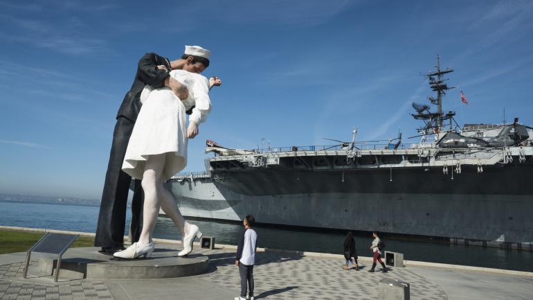 胜利之吻雕像 胜利之吻雕像