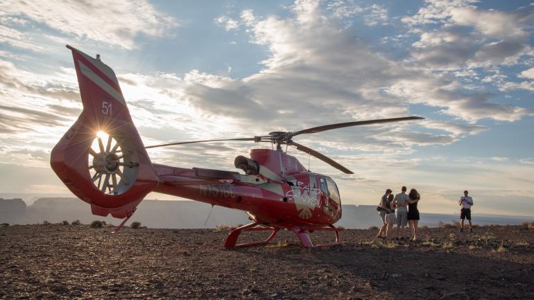 坐直升机游塔丘 坐直升机游塔丘
