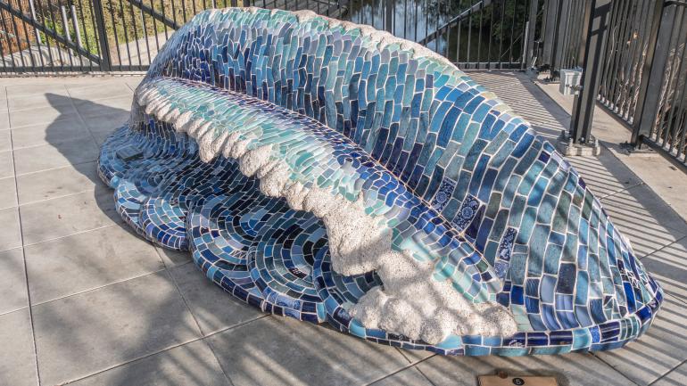 艺术在纳帕谷随处可见，就好比这个波浪长凳