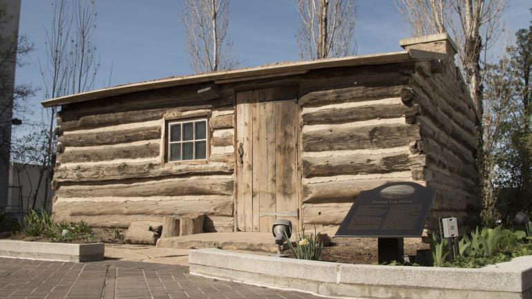 在坦普尔广场了解到首批入驻先驱的旧址