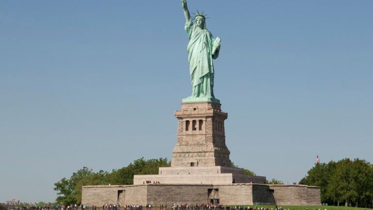 自由女神像是纽约市的标志性建筑 自由女神像是纽约市的标志性建筑