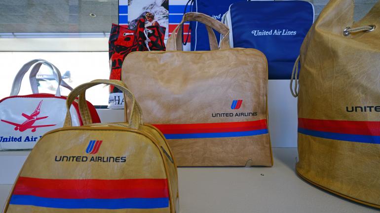 博物馆罗列了美联航一系列旅行包的历史变迁