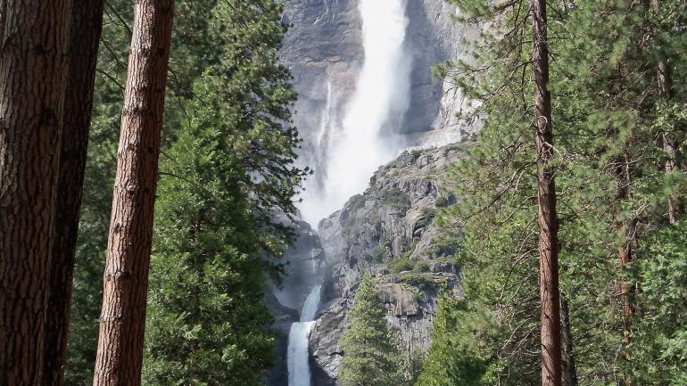 优胜美地大瀑布是公园内最大的瀑布 优胜美地大瀑布是公园内最大的瀑布