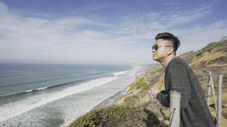 走在托里松州立自然保护区的小径上，沿途还可以欣赏太平洋的美景