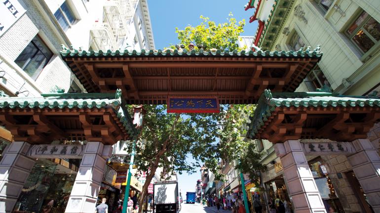 中国城入口的装饰大门