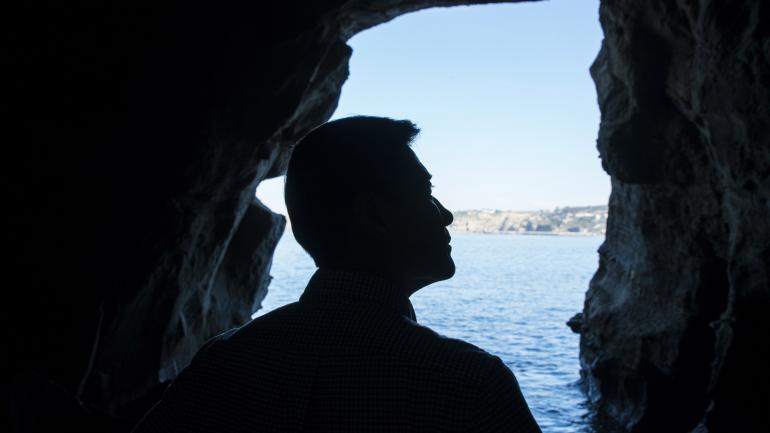 从洞中望出去 从洞中望出去