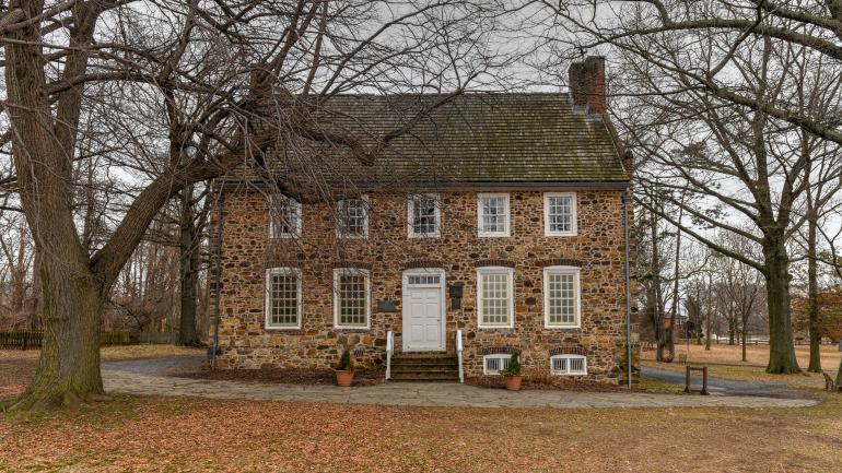 会议大楼是史坦顿岛上最老的革命前建筑 会议大楼是史坦顿岛上最老的革命前建筑