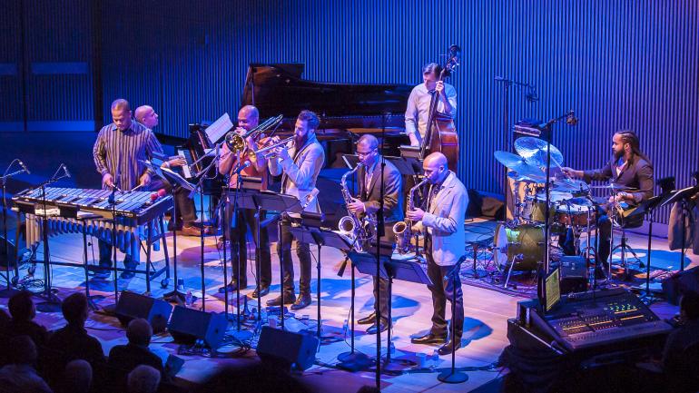 在世界各地巡回演出的 SFJAZZ Collective 组合