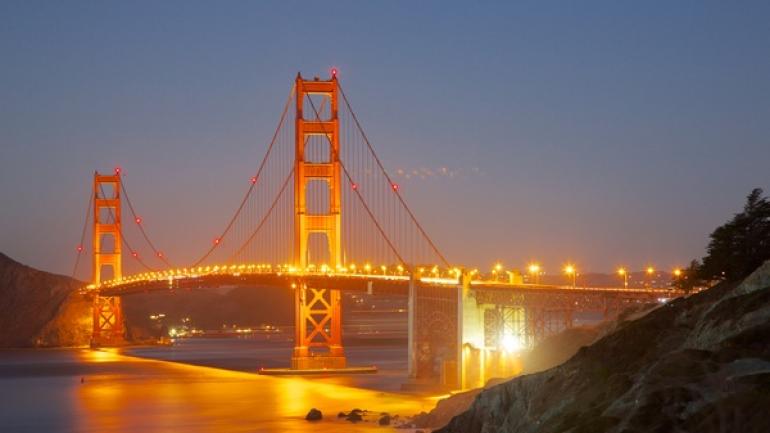 金门大桥上的灯